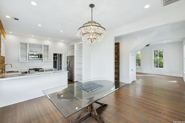 321 E DEWEY PL, San Antonio, TX 78212