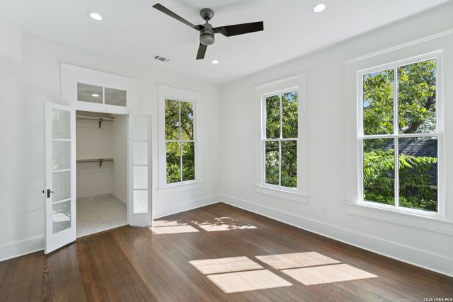 321 E DEWEY PL, San Antonio, TX 78212