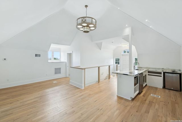 321 E DEWEY PL, San Antonio, TX 78212