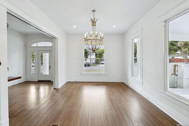 321 E DEWEY PL, San Antonio, TX 78212