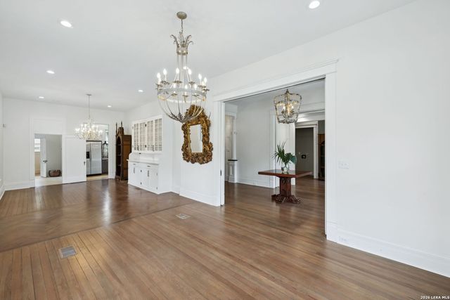 321 E DEWEY PL, San Antonio, TX 78212