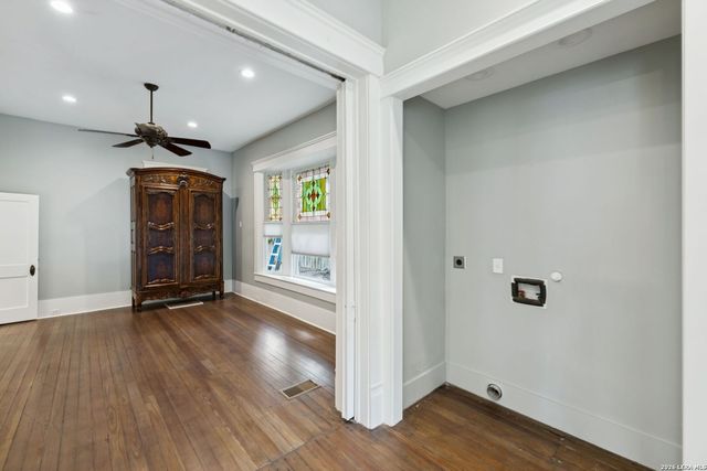 321 E DEWEY PL, San Antonio, TX 78212