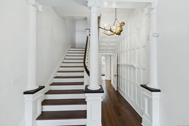 321 E DEWEY PL, San Antonio, TX 78212