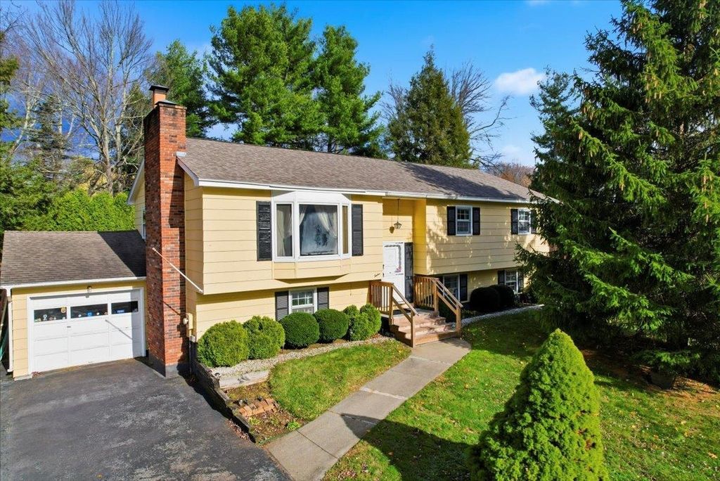 12 Greenwood Avenue, Essex Junction, VT 05452