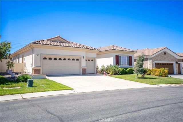 987 Avenal, Beaumont, CA 92223