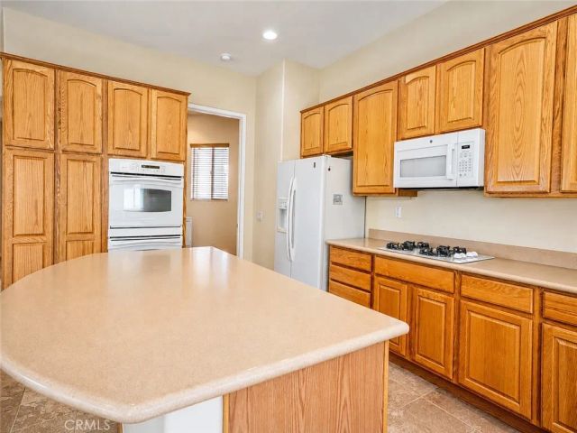 987 Avenal, Beaumont, CA 92223