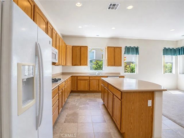 987 Avenal, Beaumont, CA 92223