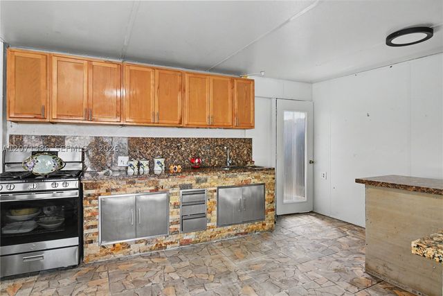 3538 SW 87th Ct, Miami, FL 33165