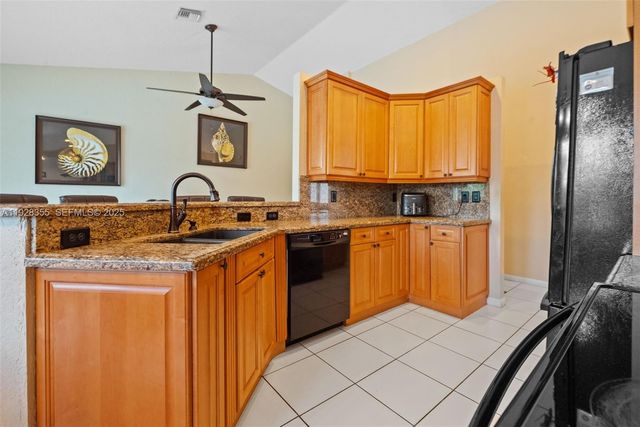 600 E Cypress Pointe Dr E, Pembroke Pines, FL 33027