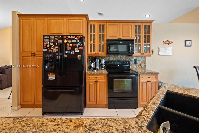 600 E Cypress Pointe Dr E, Pembroke Pines, FL 33027