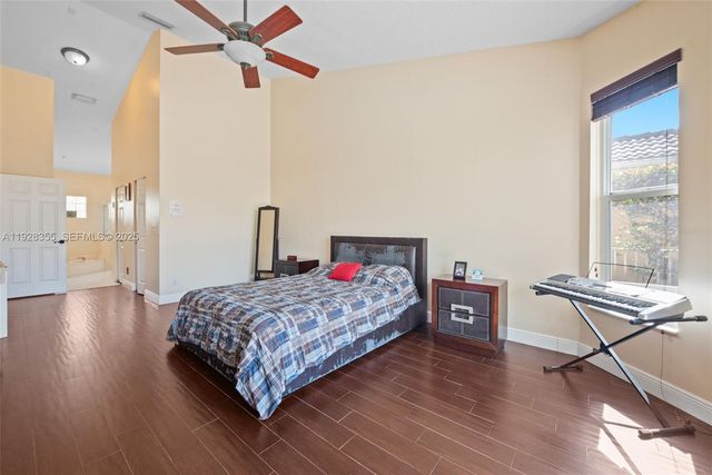 600 E Cypress Pointe Dr E, Pembroke Pines, FL 33027