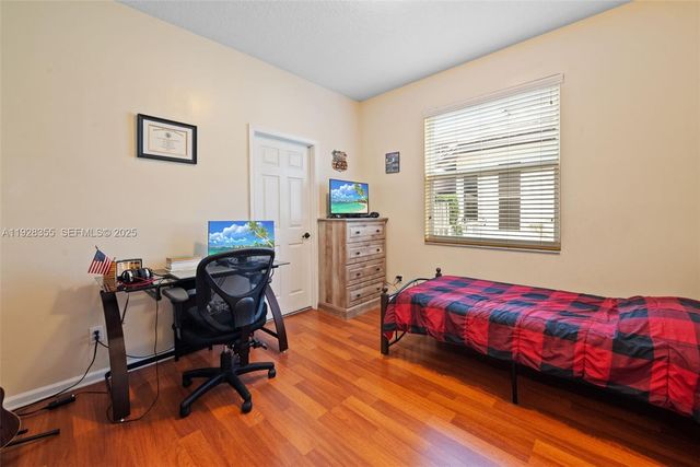 600 E Cypress Pointe Dr E, Pembroke Pines, FL 33027