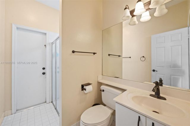 600 E Cypress Pointe Dr E, Pembroke Pines, FL 33027