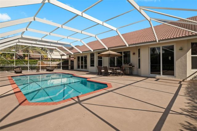 600 E Cypress Pointe Dr E, Pembroke Pines, FL 33027