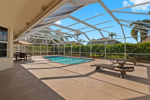 600 E Cypress Pointe Dr E, Pembroke Pines, FL 33027