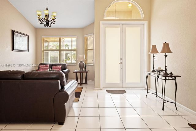 600 E Cypress Pointe Dr E, Pembroke Pines, FL 33027