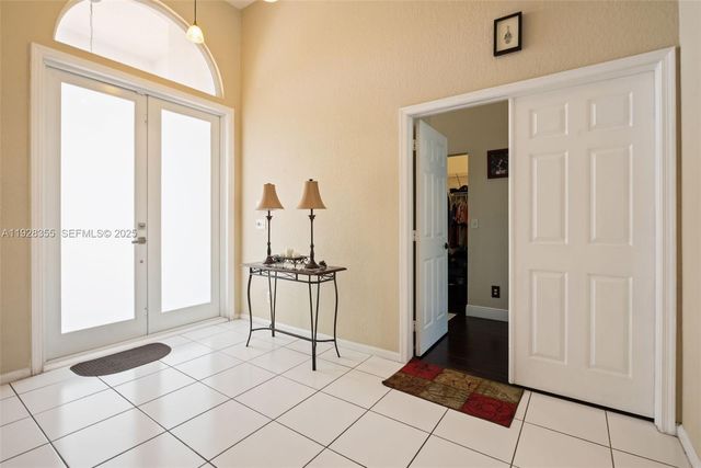 600 E Cypress Pointe Dr E, Pembroke Pines, FL 33027