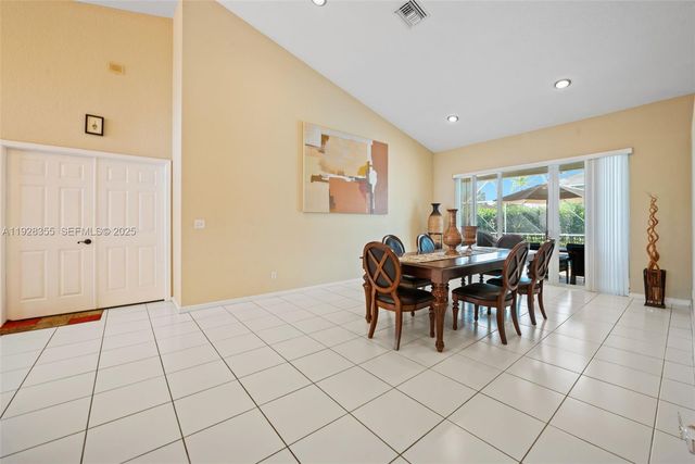 600 E Cypress Pointe Dr E, Pembroke Pines, FL 33027