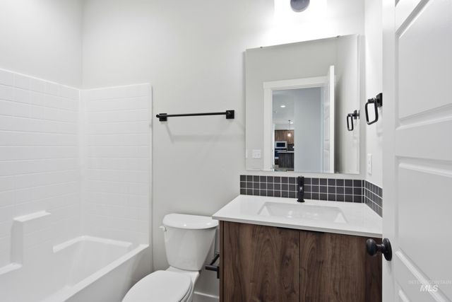 5032 S Bleachfield Ave, Meridian, ID 83642