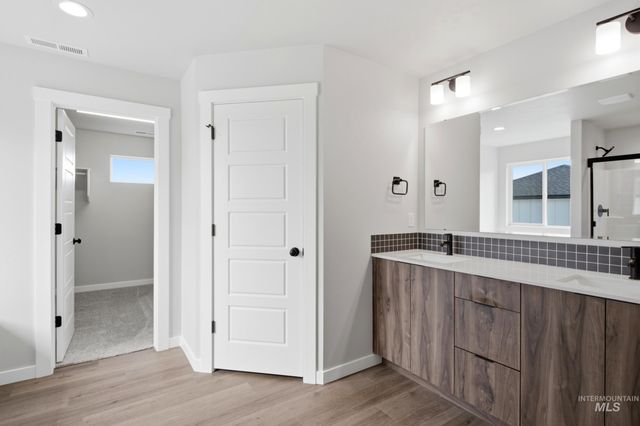 5032 S Bleachfield Ave, Meridian, ID 83642