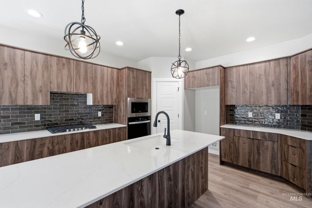 5032 S Bleachfield Ave, Meridian, ID 83642