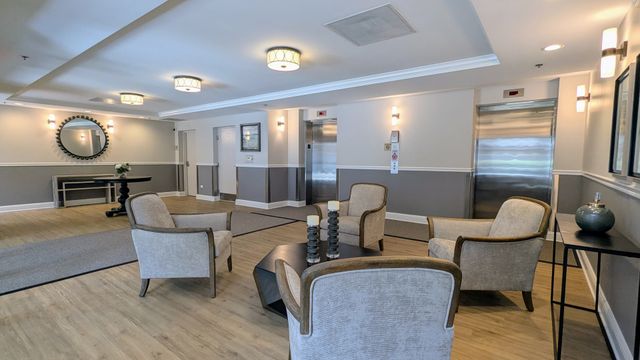 390 W Mahogany Court 412, Palatine, IL 60067
