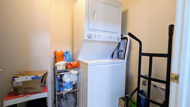 390 W Mahogany Court 412, Palatine, IL 60067