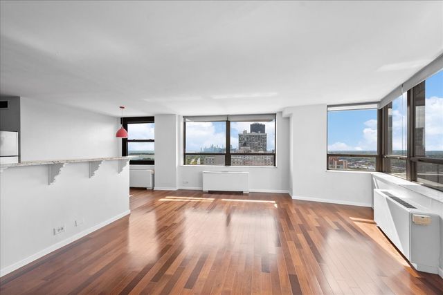 5701 N Sheridan Road 27M, Chicago, IL 60660