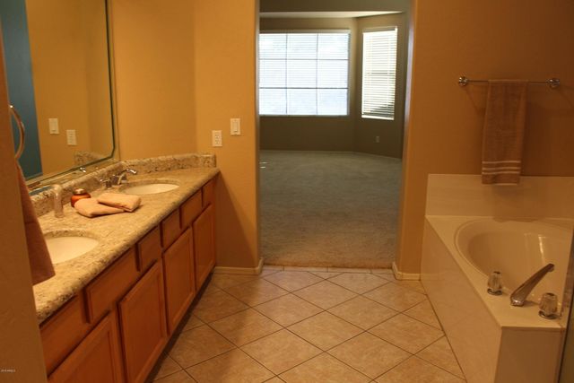 875 W Aloe Place, Chandler, AZ 85248