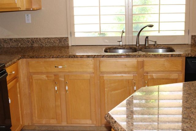 875 W Aloe Place, Chandler, AZ 85248