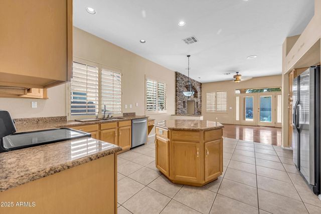 875 W Aloe Place, Chandler, AZ 85248