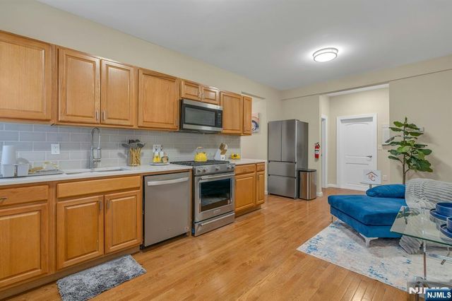 255 Lafayette Place 2E, Englewood, NJ 07631