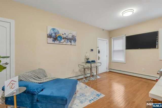 255 Lafayette Place 2E, Englewood, NJ 07631