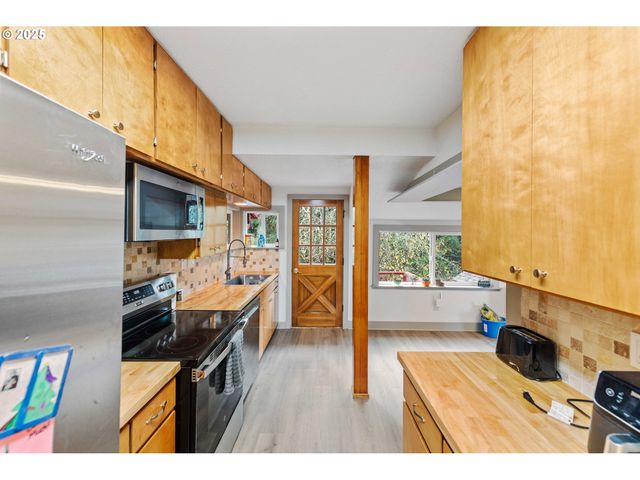 851 S 1ST Ave, Coquille, OR 97423