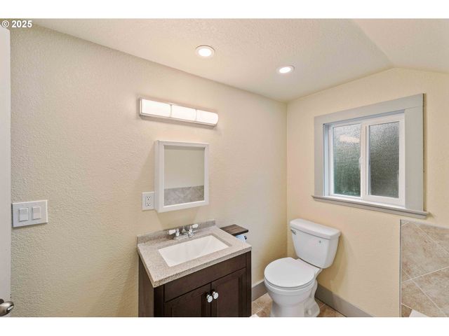 851 S 1ST Ave, Coquille, OR 97423