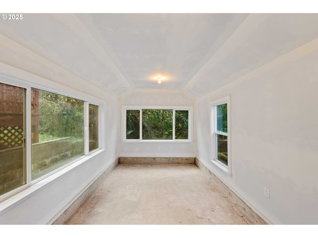 851 S 1ST Ave, Coquille, OR 97423