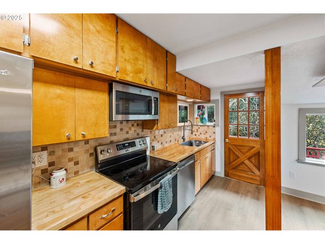 851 S 1ST Ave, Coquille, OR 97423