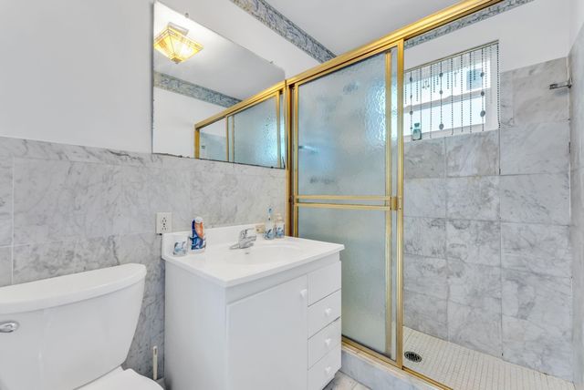 4490 NW 43rd Street, Lauderdale Lakes, FL 33319