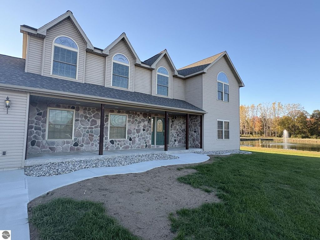 Image 2 of property listing at 99 N Alamando Road, Shepherd, MI 48883