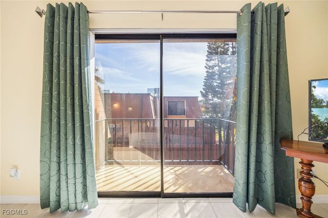 1550 Park Meadows DR 2, Fort Myers, FL 33907