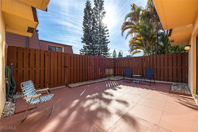 1550 Park Meadows DR 2, Fort Myers, FL 33907