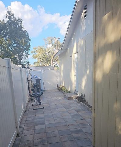 553 ROBIN HILL CIRCLE, Brandon, FL 33510