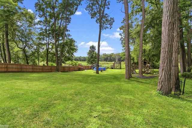 1539 W Rolston Road, Linden, MI 48451