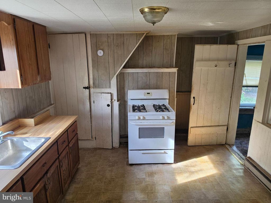 Image 10 of property listing at 6018 CONOVER RD, Taneytown, MD 21787