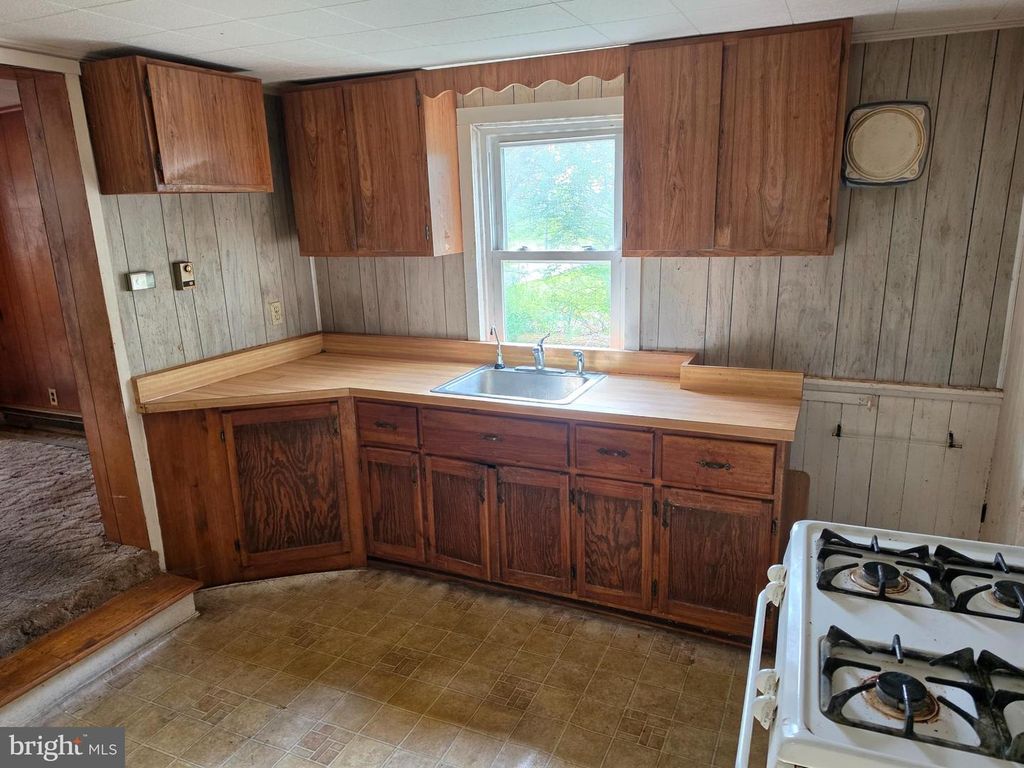 Image 9 of property listing at 6018 CONOVER RD, Taneytown, MD 21787