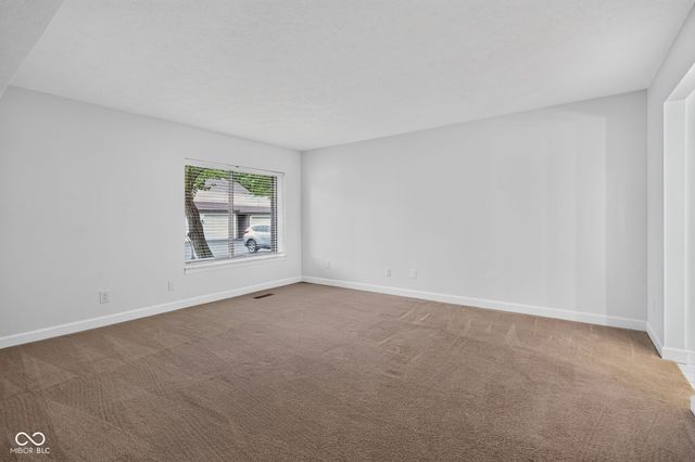 101 Knoll Court A, Noblesville, IN 46062