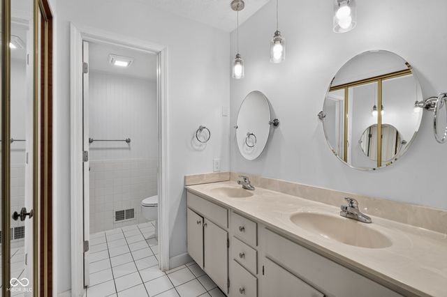 101 Knoll Court A, Noblesville, IN 46062