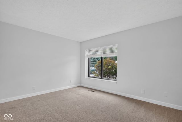 101 Knoll Court A, Noblesville, IN 46062