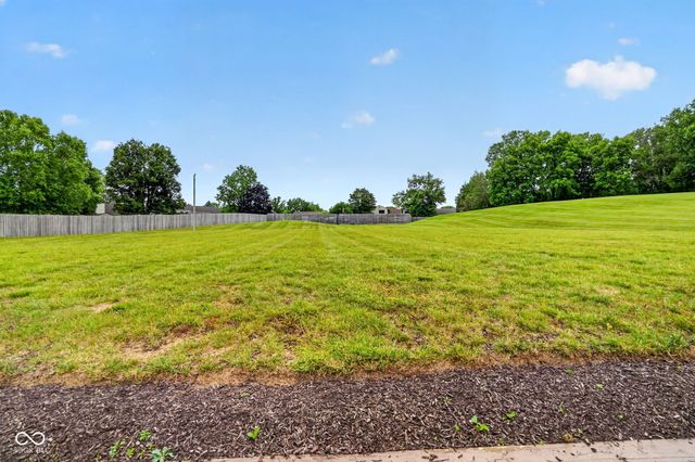 101 Knoll Court A, Noblesville, IN 46062