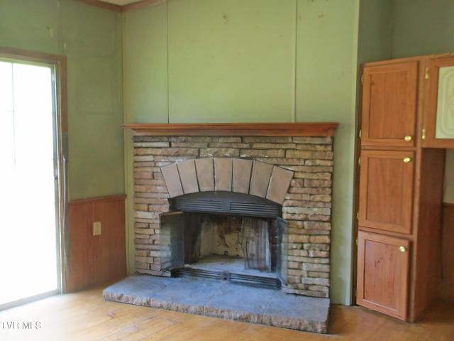 6927 Moccasin Valley Road, Lebanon, VA 24266